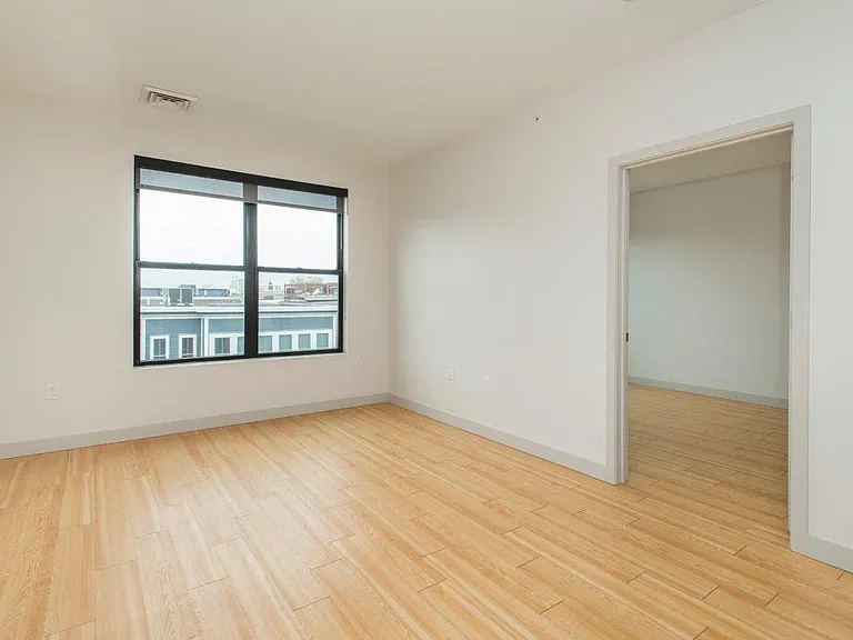 West Square Apartments — Photo 119