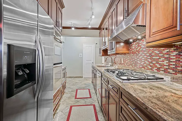 Sold by Remax City Square | media 12