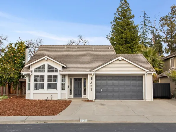 331 Oak Valley Dr, Vacaville, CA 95687