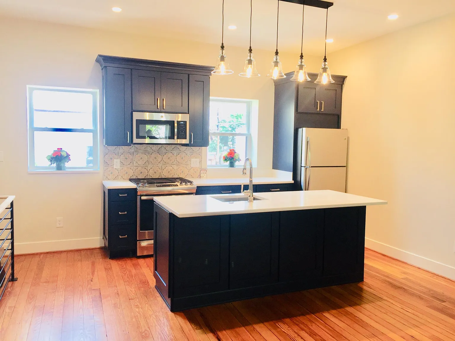 1 bed, 800 sqft, $3,200 — Photo 3