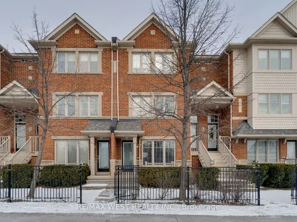 3335 Thomas St #7, Mississauga, ON L5M 0P7