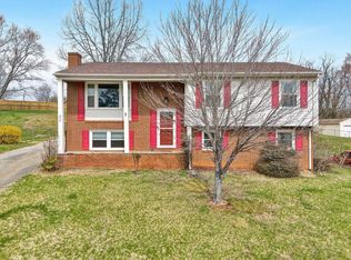 808 Mason Rd, Vinton, VA 24179