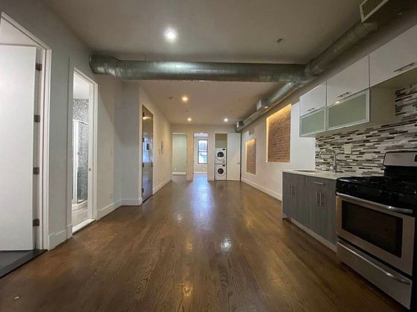 1076 Greene Ave APT 3