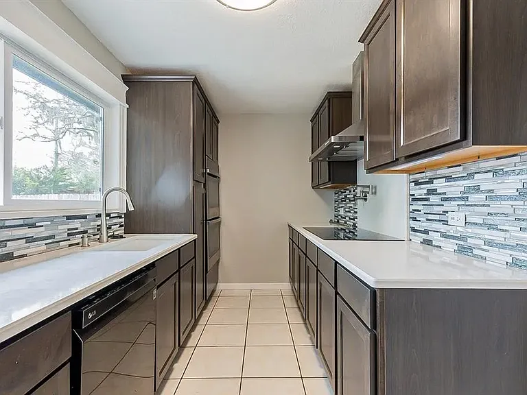 1841 Beachway Ln — Photo 5