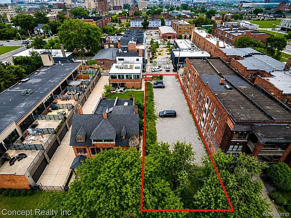 3rd image of 655 W Alexandrine St