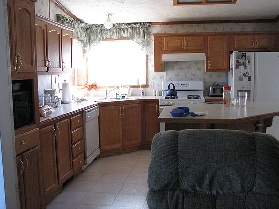 2nd image of 152 Pine Lakes Dr W