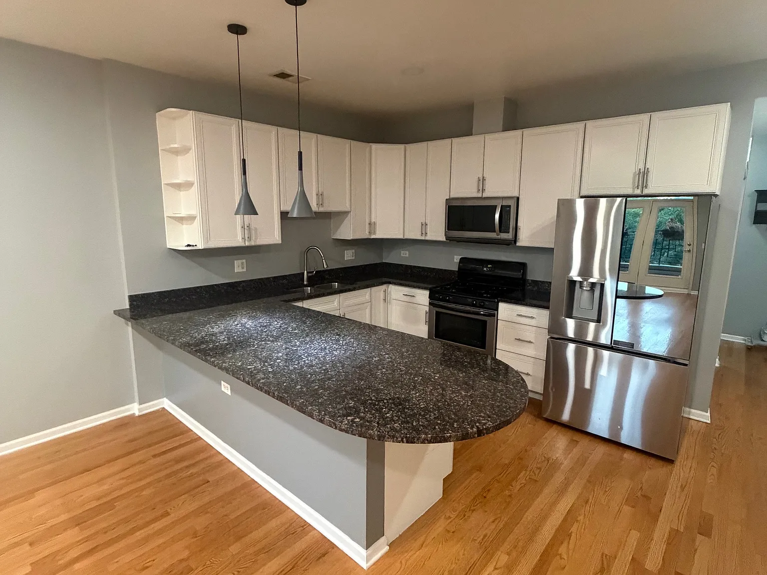 2 bed, 1330 sqft, $3,600 — Photo 2