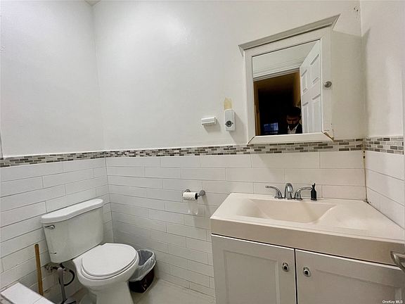5th image of 16820 88th Ave Floor 2
