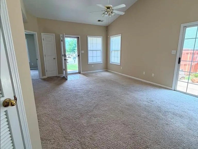 495 Sivley Rd — Photo 8