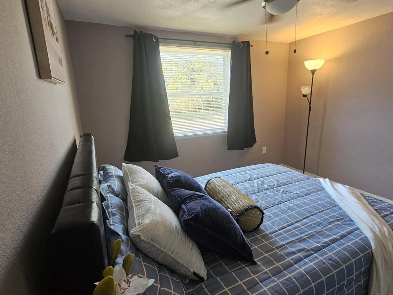 4 bed, 2.0 bath, 1724 sqft, $910 — Photo 1