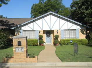 616 Raintree Ct, Arlington, TX 76012