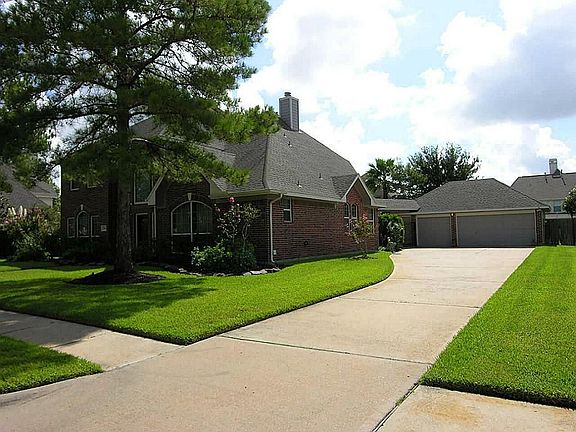 3 Car Detached Garage, Long Wide Driveway