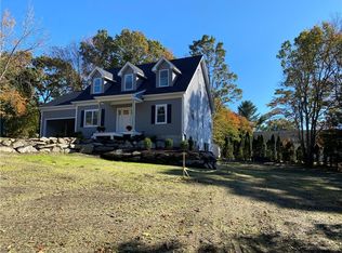 17 Ferry St, Jamestown, RI 02835