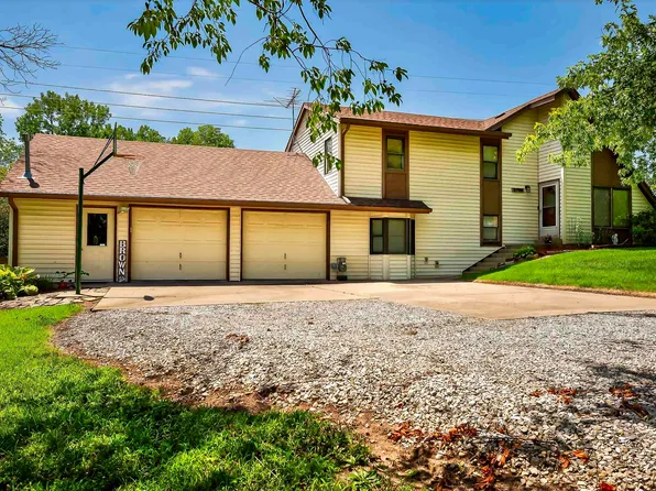 3706 NE Applewood Dr, Topeka, KS 66617