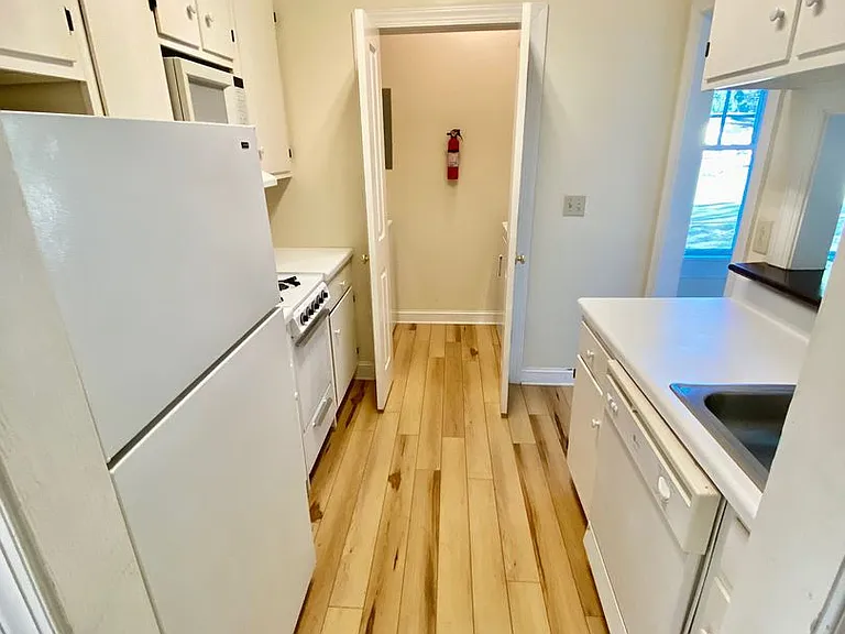 328 N Madison St — Photo 25