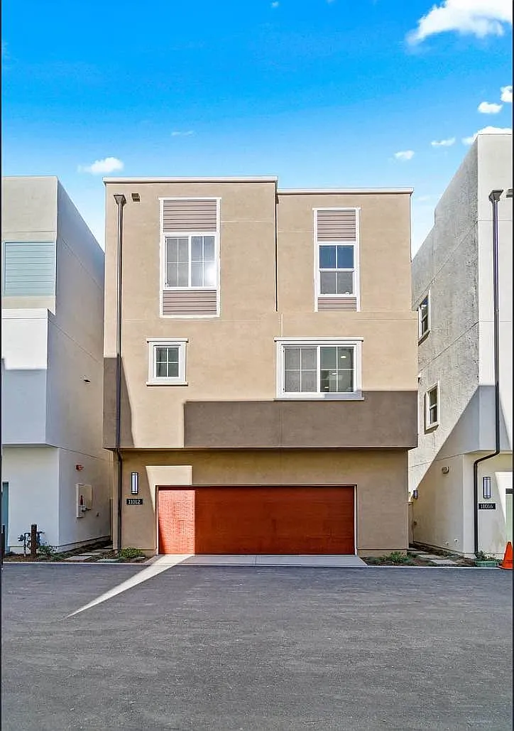4 bed, 3.5 bath, 2265 sqft, $3,750 — Photo 3