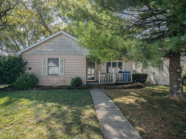 737 Center St, Crown Point, IN 46307