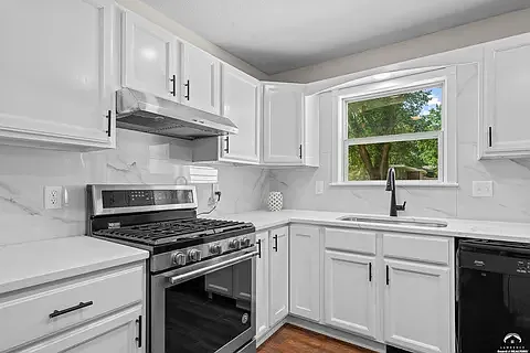 1727 W 26th St — Photo 7