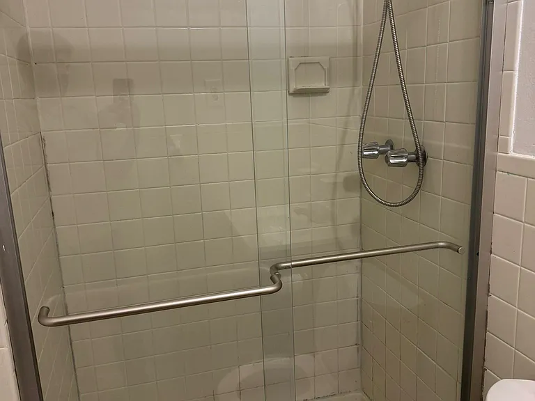 attached mainbed bath