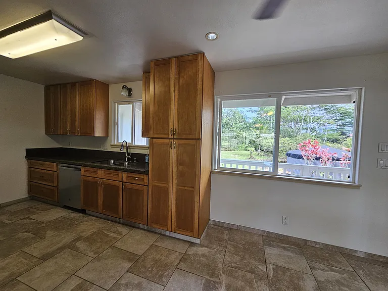 15-1331 24th Ave — Photo 5