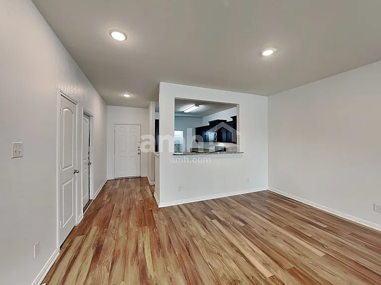 12250 Commander Dr — Photo 4
