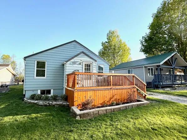 8004 Lakewood Dr, Coloma, MI 49038
