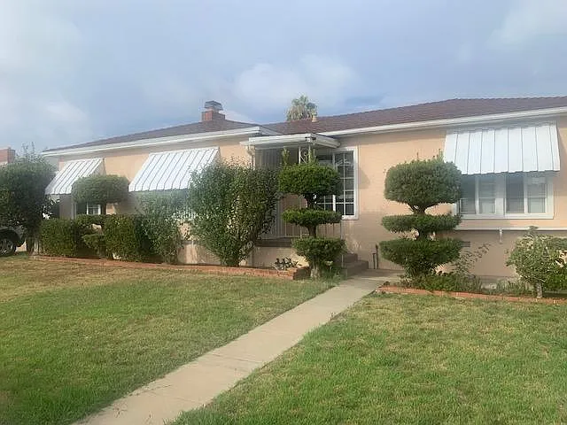 221 Cedar Ave — Photo 1