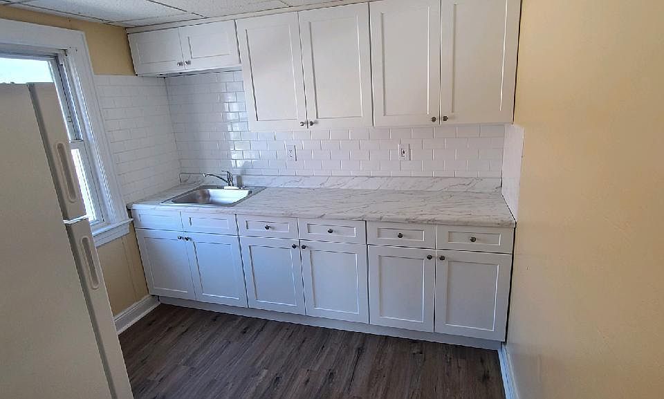 2nd image of 2399 Riverside Dr