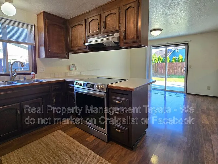 1453 Hillspring Rd — Photo 10