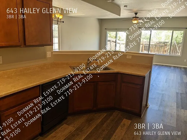 643 Hailey Glenn Vw — Photo 3