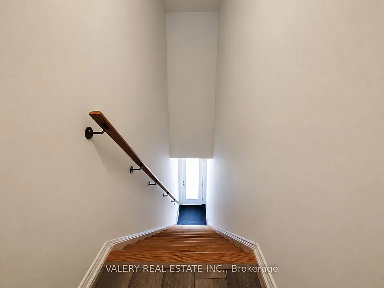 20 Woodstream Dr #15 — Photo 2