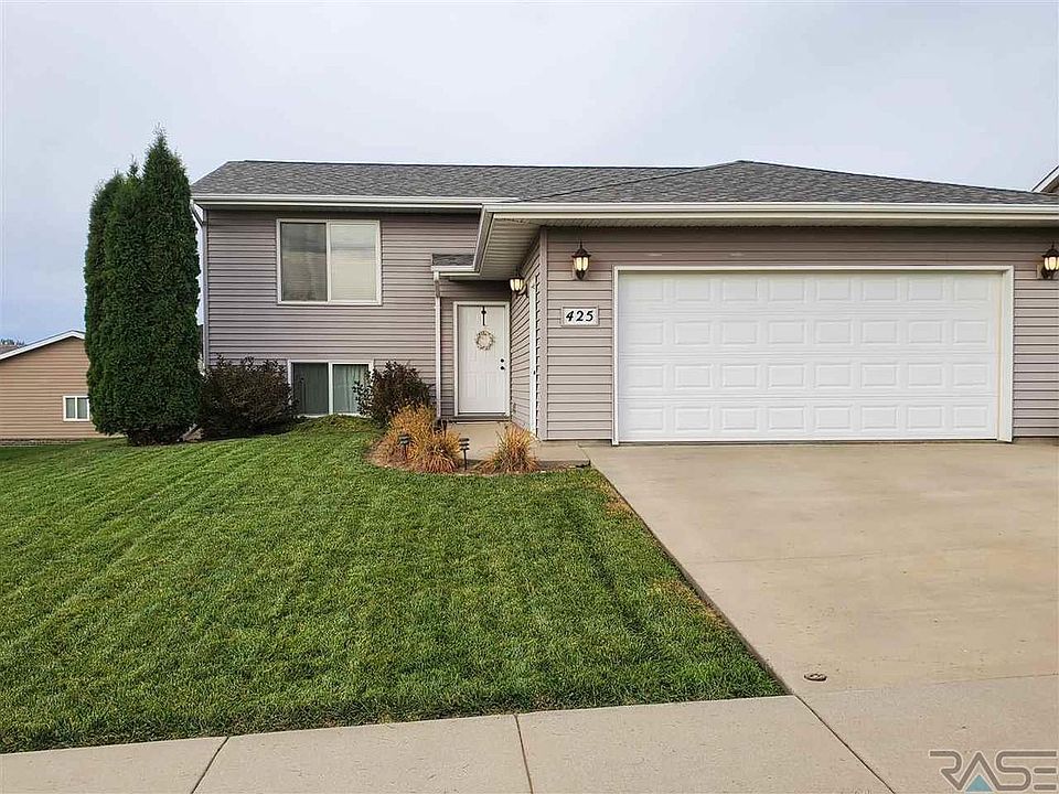 1st image of 425 N Cockatiel Ave