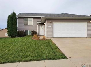 425 N Cockatiel Ave, Sioux Falls, SD 57107