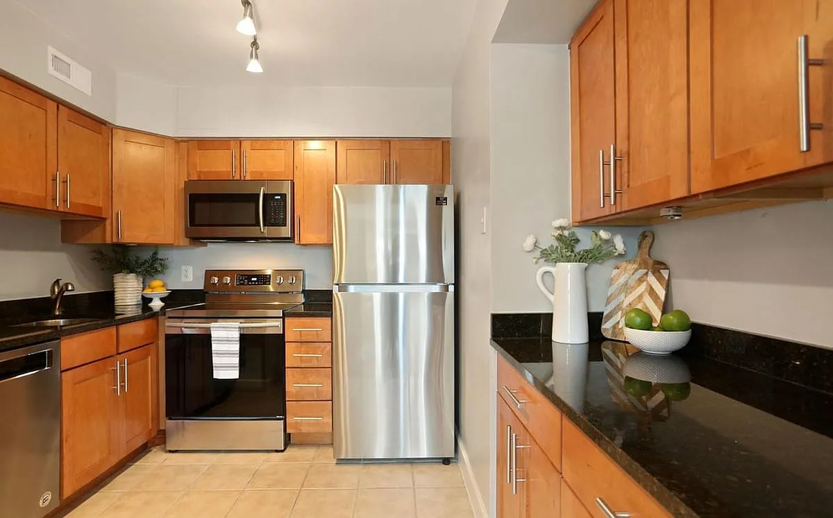 2 bed, 1.5 bath, 860 sqft, $2,900 — Photo 3