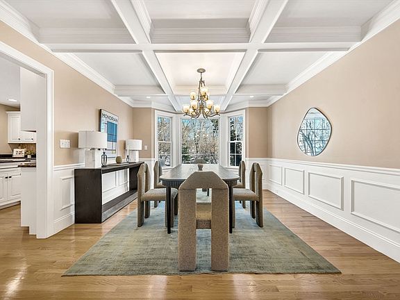 5th image of 70 Briarwood Cir