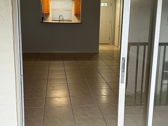 4th image of 912 La Costa Cir Unit 6
