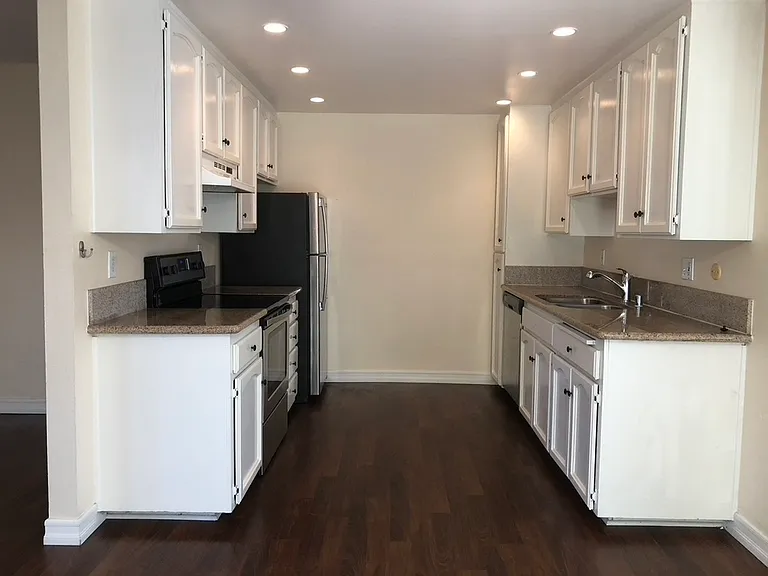 5828 Riley St — Photo 8