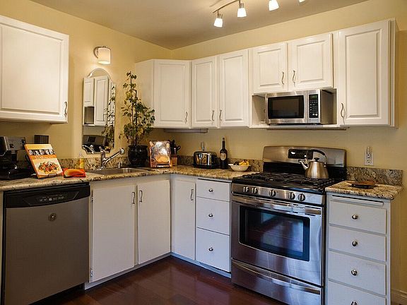 5th image of 1105 Bellefield Park Ln