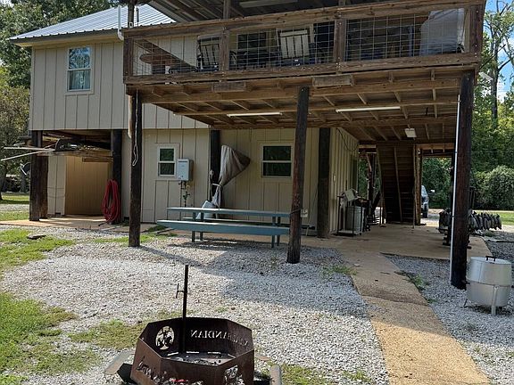 3rd image of 619 Grand Lake Rd