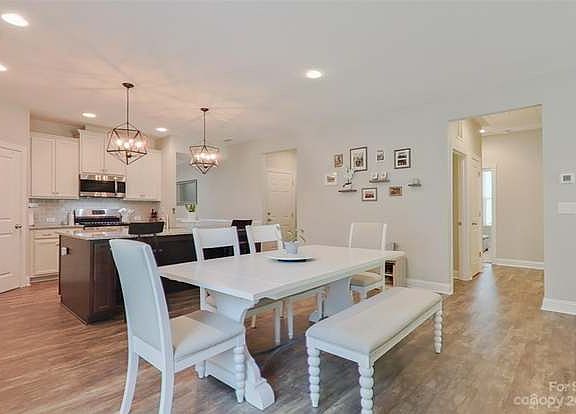 4th image of 1022 Angora Ct