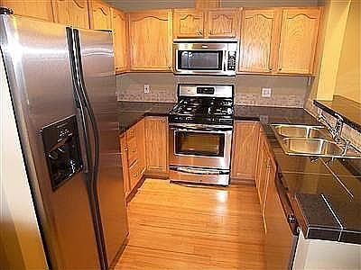 3rd image of 418 17th St SE Unit 10E