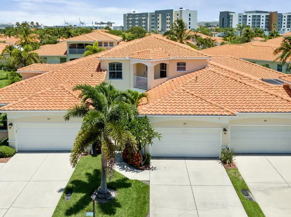 562 Casa Bella Dr, Cape Canaveral, FL 32920