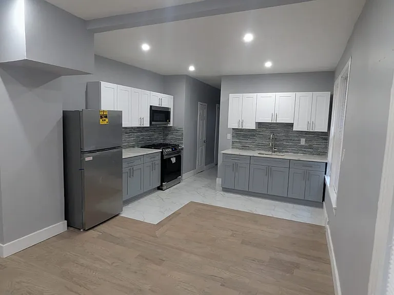 365 Howard Ave — Photo 1