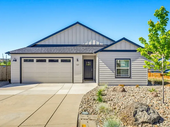137 Willow Springs Dr, Talent, OR 97540