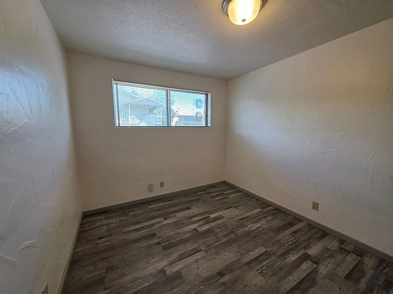 2785 Oak St — Photo 11