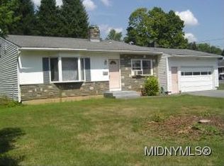 11 Deerfield Dr E, Utica, NY 13502