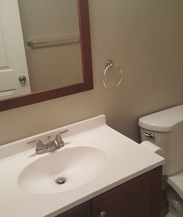 2nd image of 1121 Poplar St #201-03