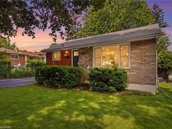 312 Upper Paradise Rd, Hamilton, ON L9C 5C4