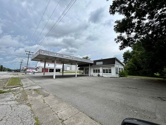 3rd image of 810 Lebanon Ave
