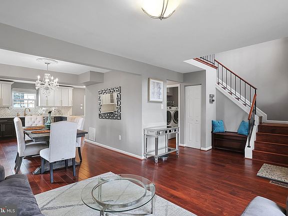 5th image of 502 Maple Tree Way